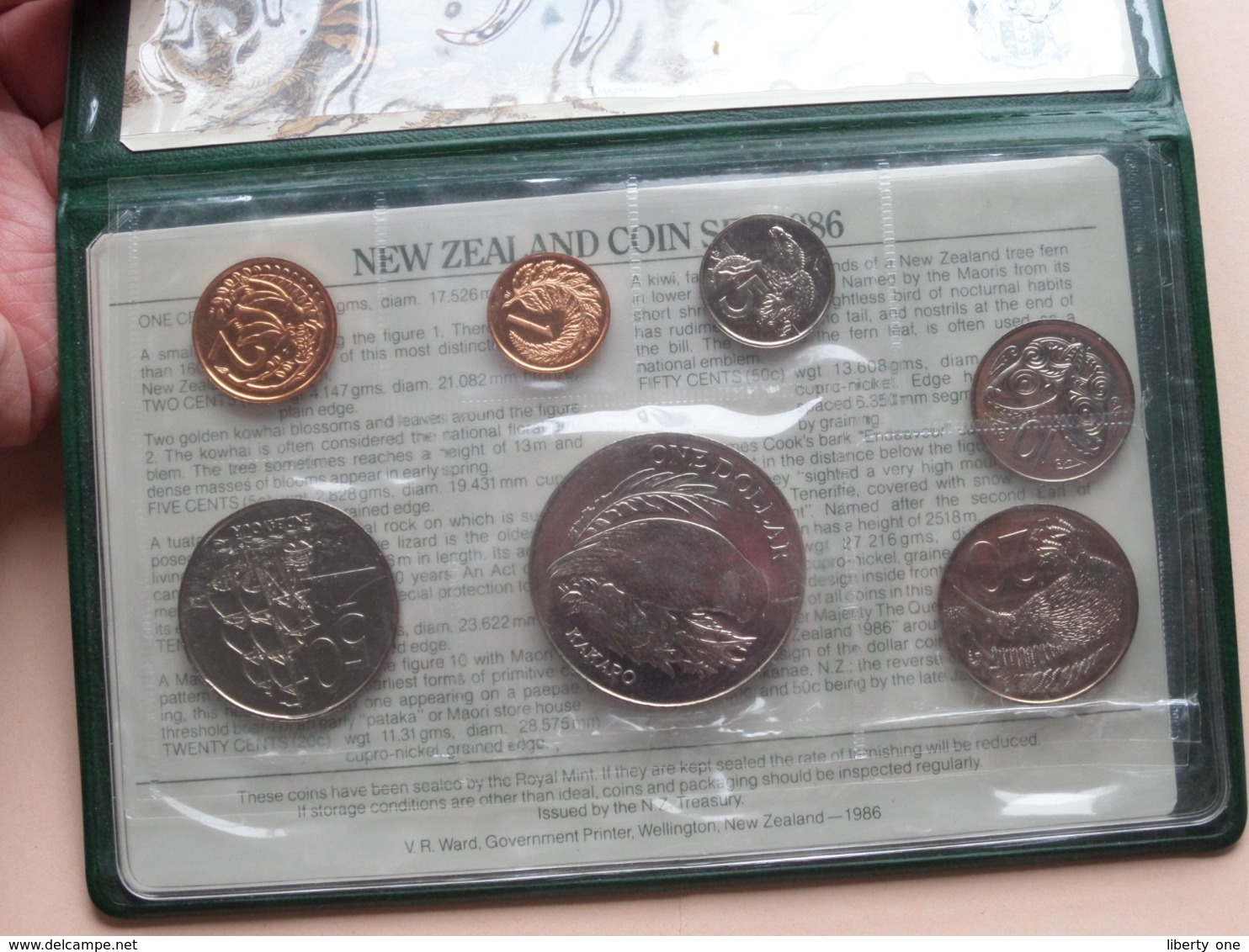 NEW ZEALAND COIN ISSUE 1986 Uncirculated Set ( KAKAPO / V.R. Ward ) > ( For Grade, Please See Photo ) ! - New Zealand