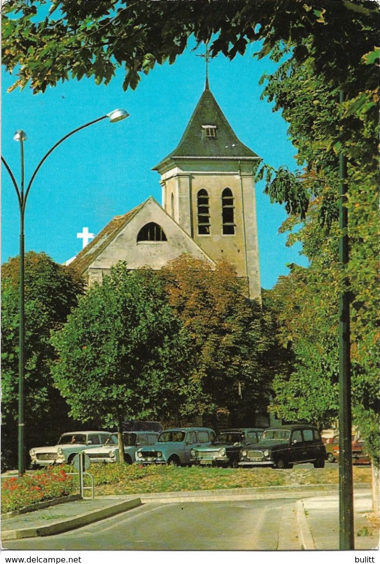 MONTFERMEIL - L'église - Voiture : Renault 4 L - Peugeot 404 - Montfermeil