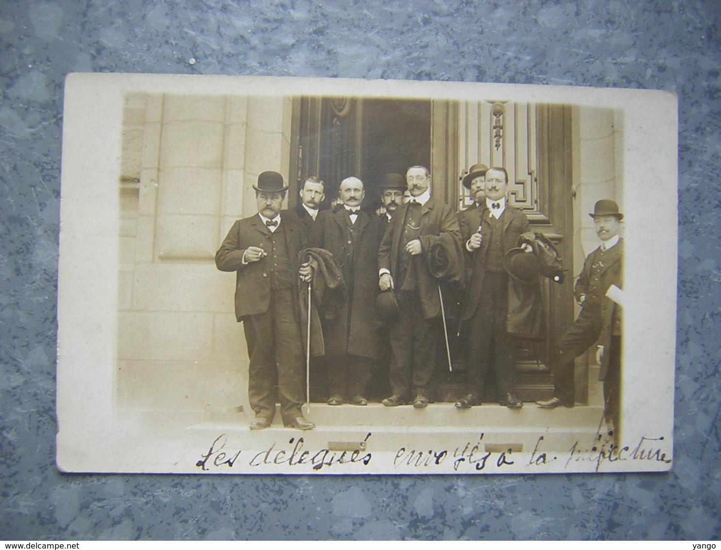 CARTE PHOTO - LAURIERE - MANIFESTATIONS - LES DELEGUES ENVOYES A LA PREFECTURE - Altri & Non Classificati