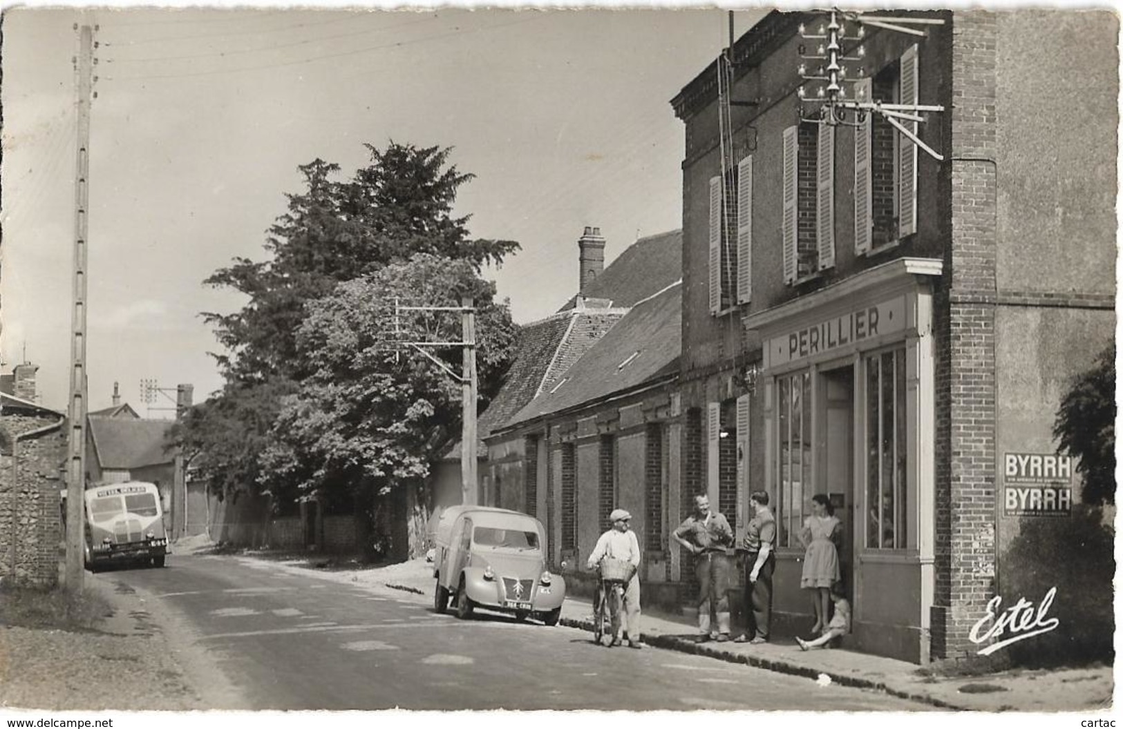 D28 - BAILLEAU LE PIN - GRANDE RUE -Camion De Livraison Vittel Délices-Citroën 2CV Fourgonnette-Perillier-Cycliste - Autres & Non Classés