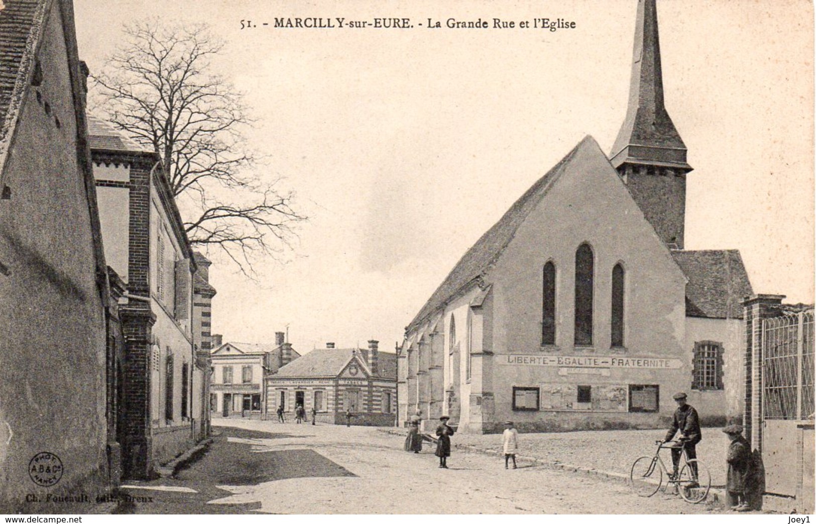 Cpa Marcilly Sur Eure La Grande Rue Et L'église. - Marcilly-sur-Eure
