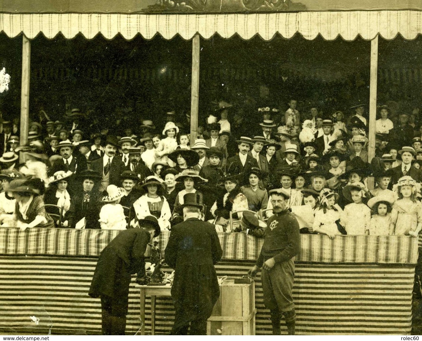 60. BEAUVAIS . Qui Veut Sauver Cette Carte Photo ? Course Cycliste Au Franc-Marché, Tribune. - Beauvais