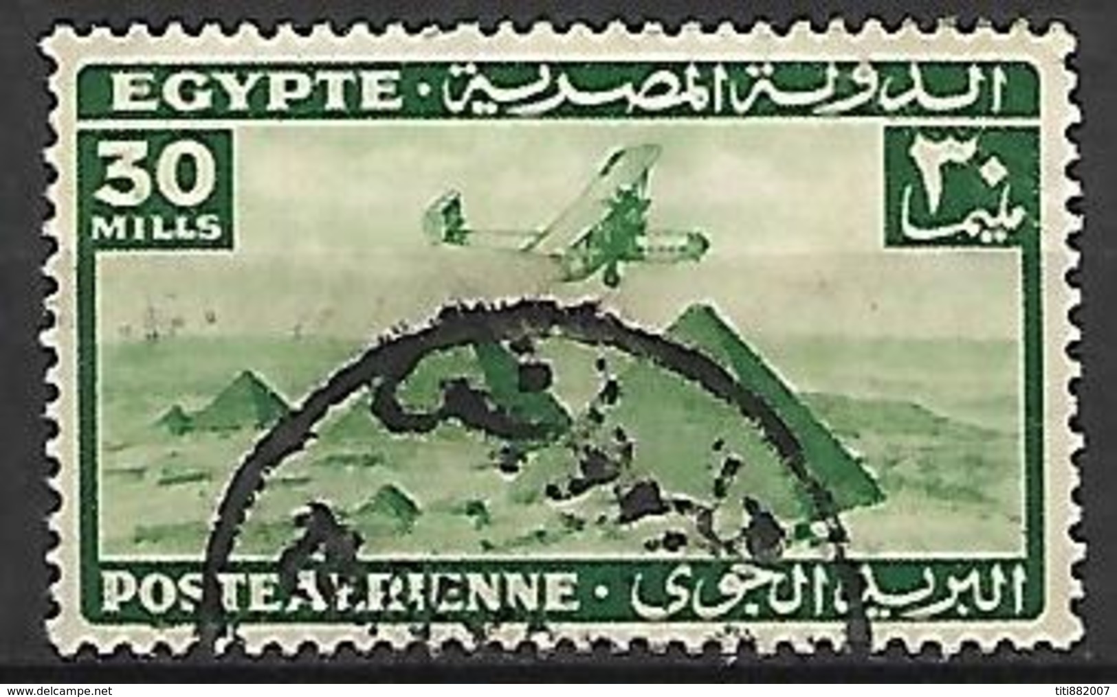 EGYPTE    -    Poste Aérienne   -   30 Mills  Vert.   Oblitéré .  Avion Survolant Les Pyramides. - Poste Aérienne