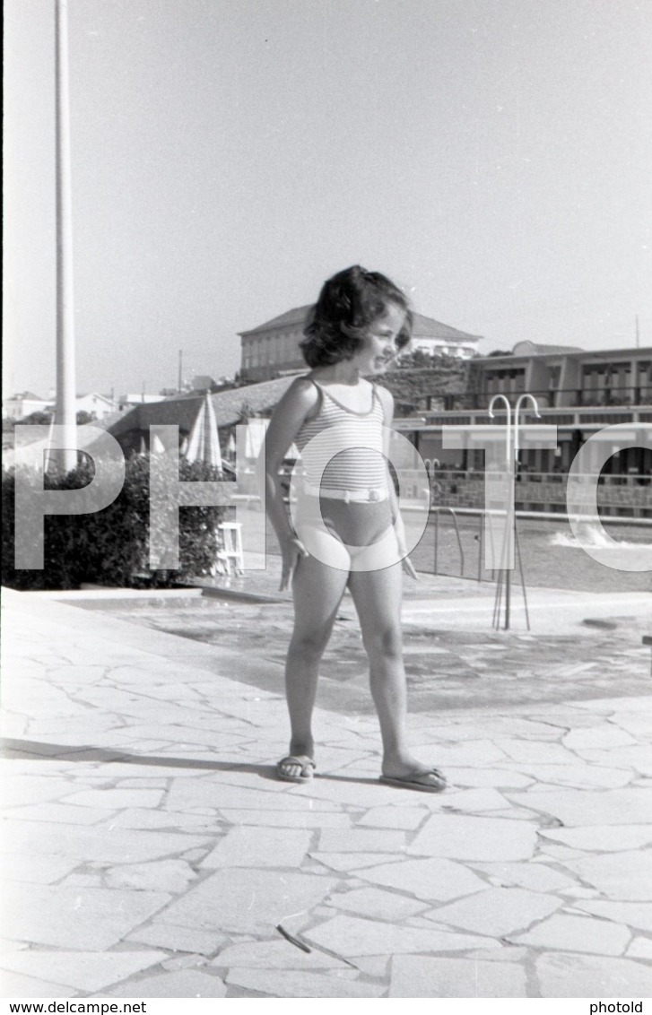 60s JEUNE FEMME ENFANT CHILD GIRL PORTUGAL AMATEUR 35mm ORIGINAL NEGATIVE Not PHOTO No FOTO - Other & Unclassified