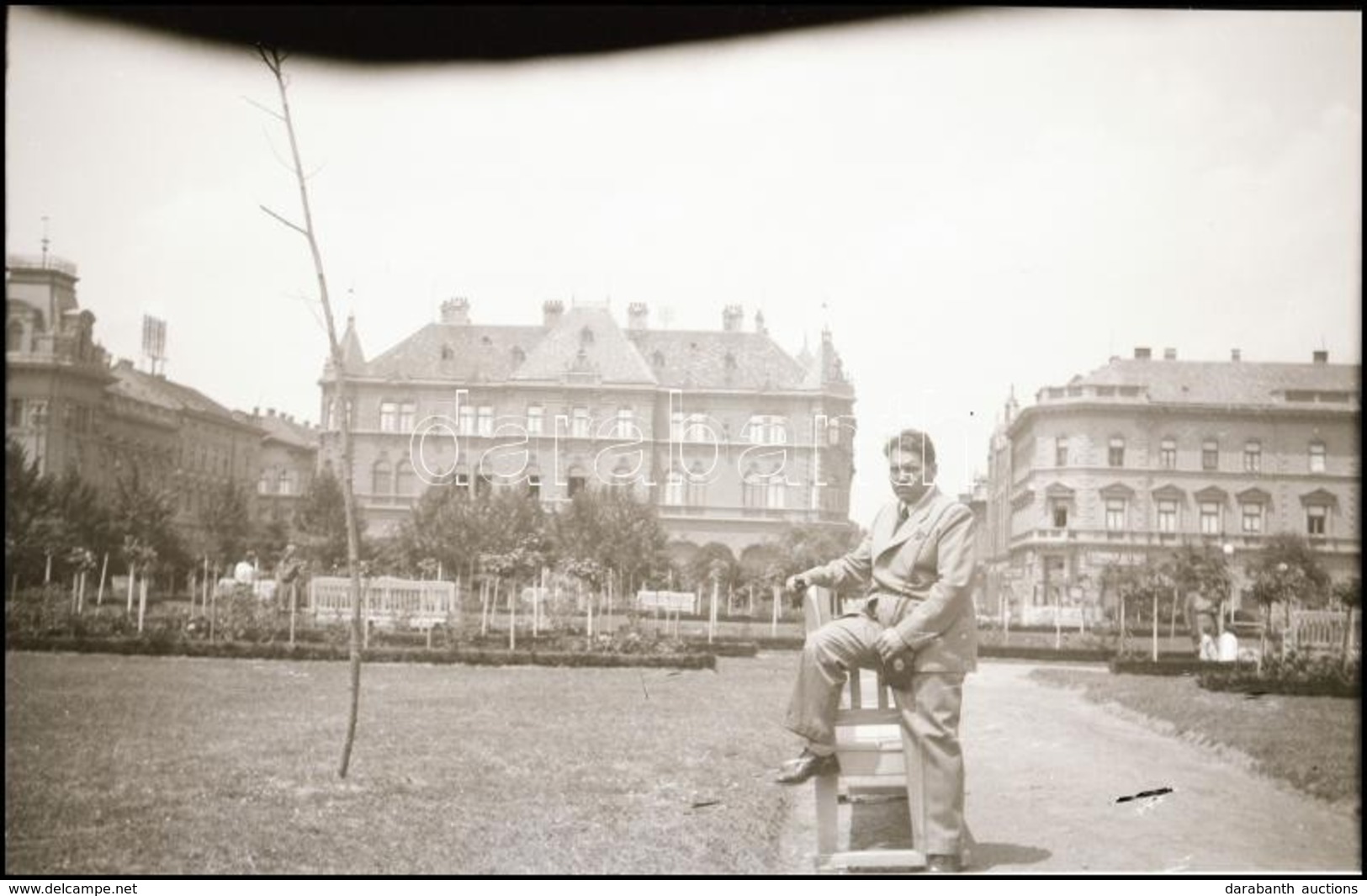 Budapesti Negatívok Tétele, 13 Db Vintage Negatív Felvétel, Amelyek Eltérő Időben és Változó Helyszíneken Készültek, 4,5 - Otros & Sin Clasificación