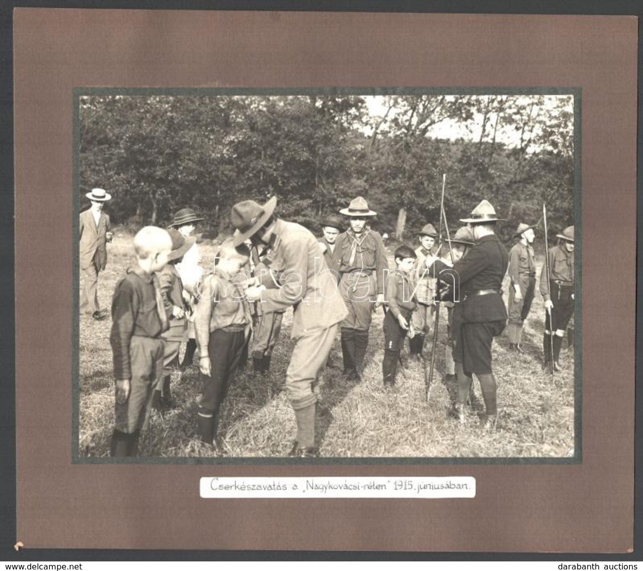 1915 Cserkészavatás és Csapatszemle A Nagykovácsi-réten 1915. Júniusában, 2 Db Kartonra Ragasztott Fotó, 16×22 Cm - Movimiento Scout