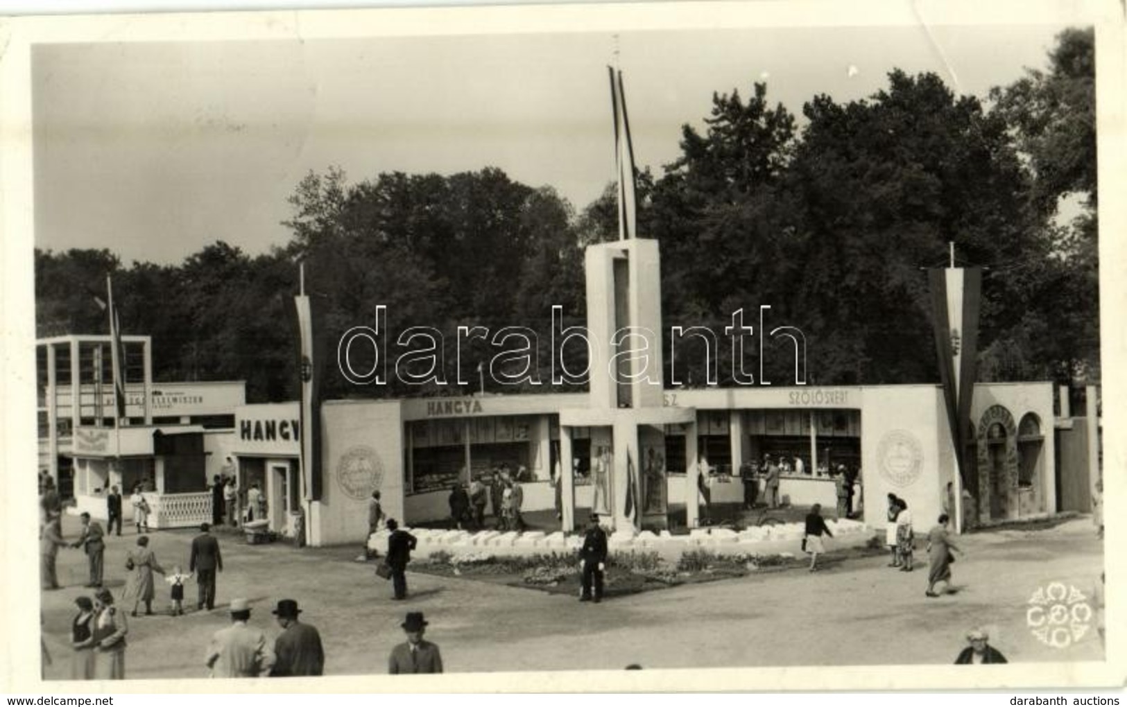 T2/T3 1942 Budapest, Budapesti Nemzetközi Vásár (BNV) 'Háborús Vásár', Hangya Szövetkezet Pavilonja, Szőlőskert, Rendőr, - Sin Clasificación