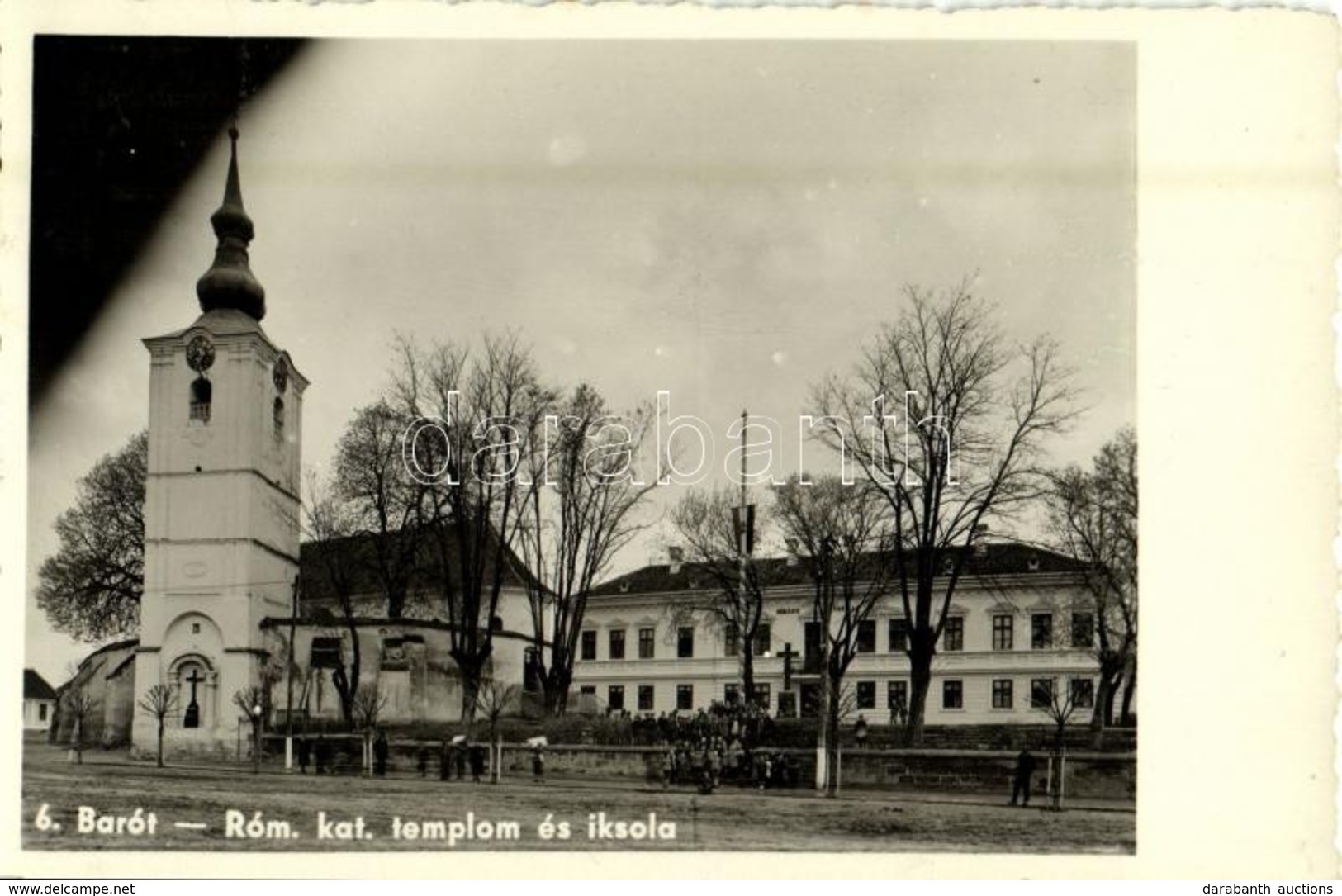 T2 1943 Barót, Baraolt; Római Katolikus Templom és Iskola, ünnepség Az Országzászlóval / Roman Catholic Church And Schoo - Sin Clasificación