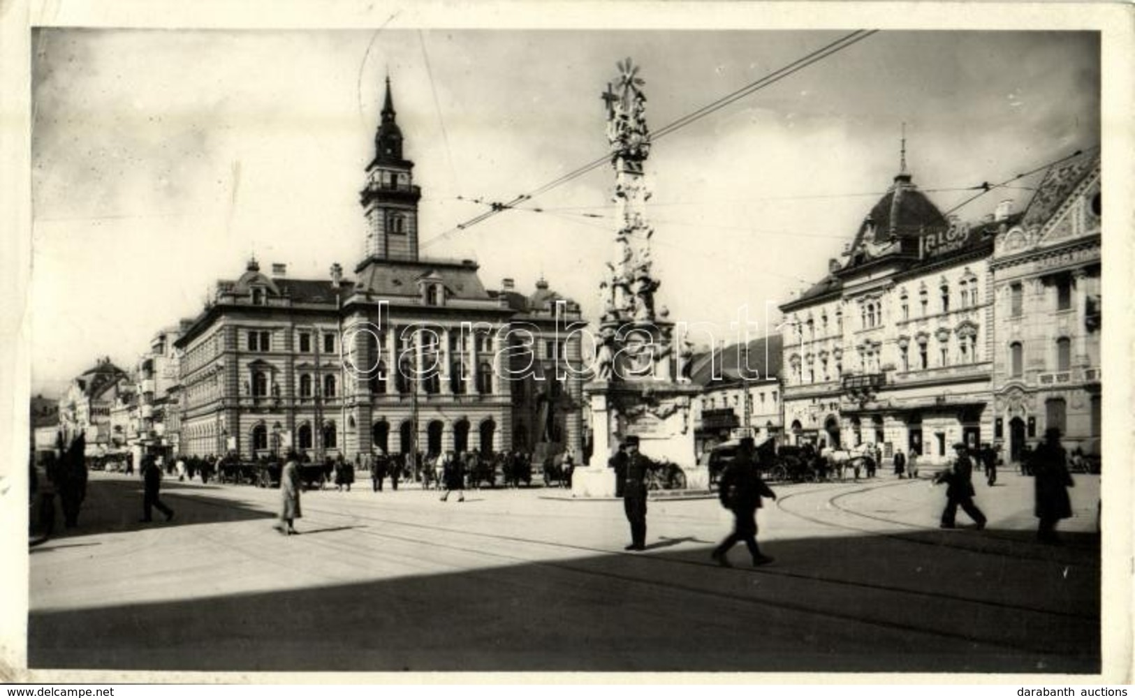T2/T3 1941 Újvidék, Novi Sad; Városháza, Szentháromság Szobor, Alga Szálloda, Rendőr, üzletek / Town Hall, Holy Trinity  - Sin Clasificación
