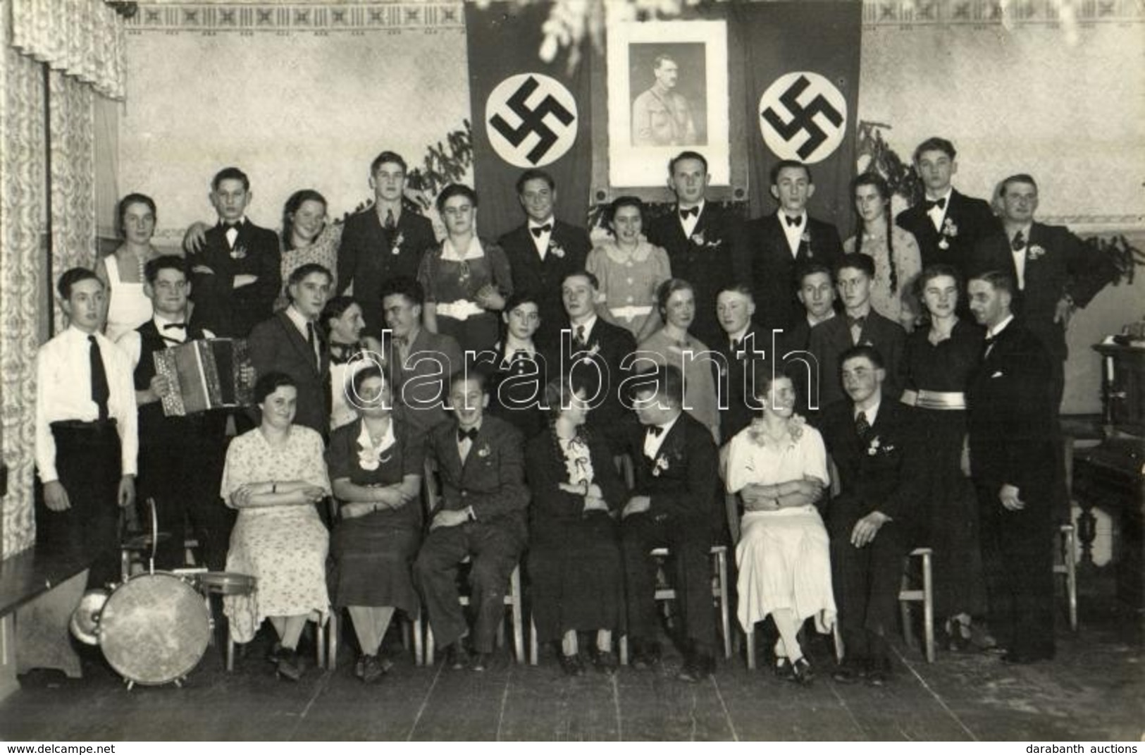 * T2 Adolf Hitler Portréja és Horogkeresztes Molinók Alatt Megrendezett Bankett Endingen Am Kaiserstuhl-ban / Banquet He - Sin Clasificación