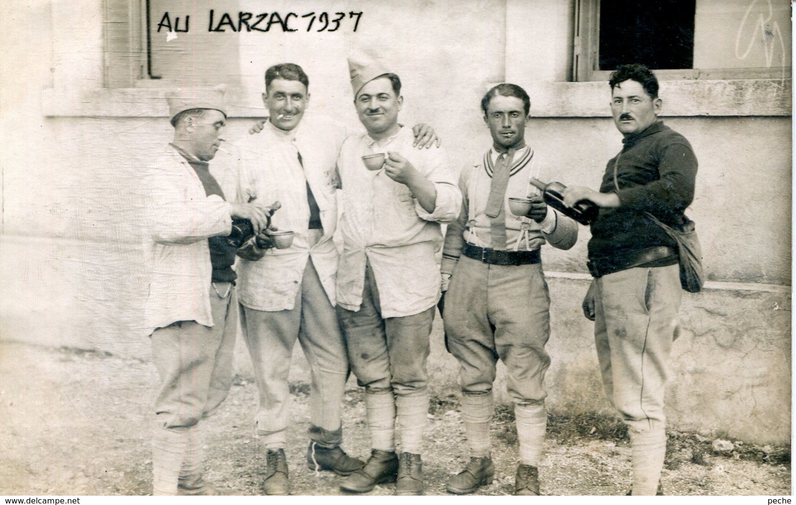 N°78057 -carte Photo Soldat Au Larzac En 1937 - Kasernen