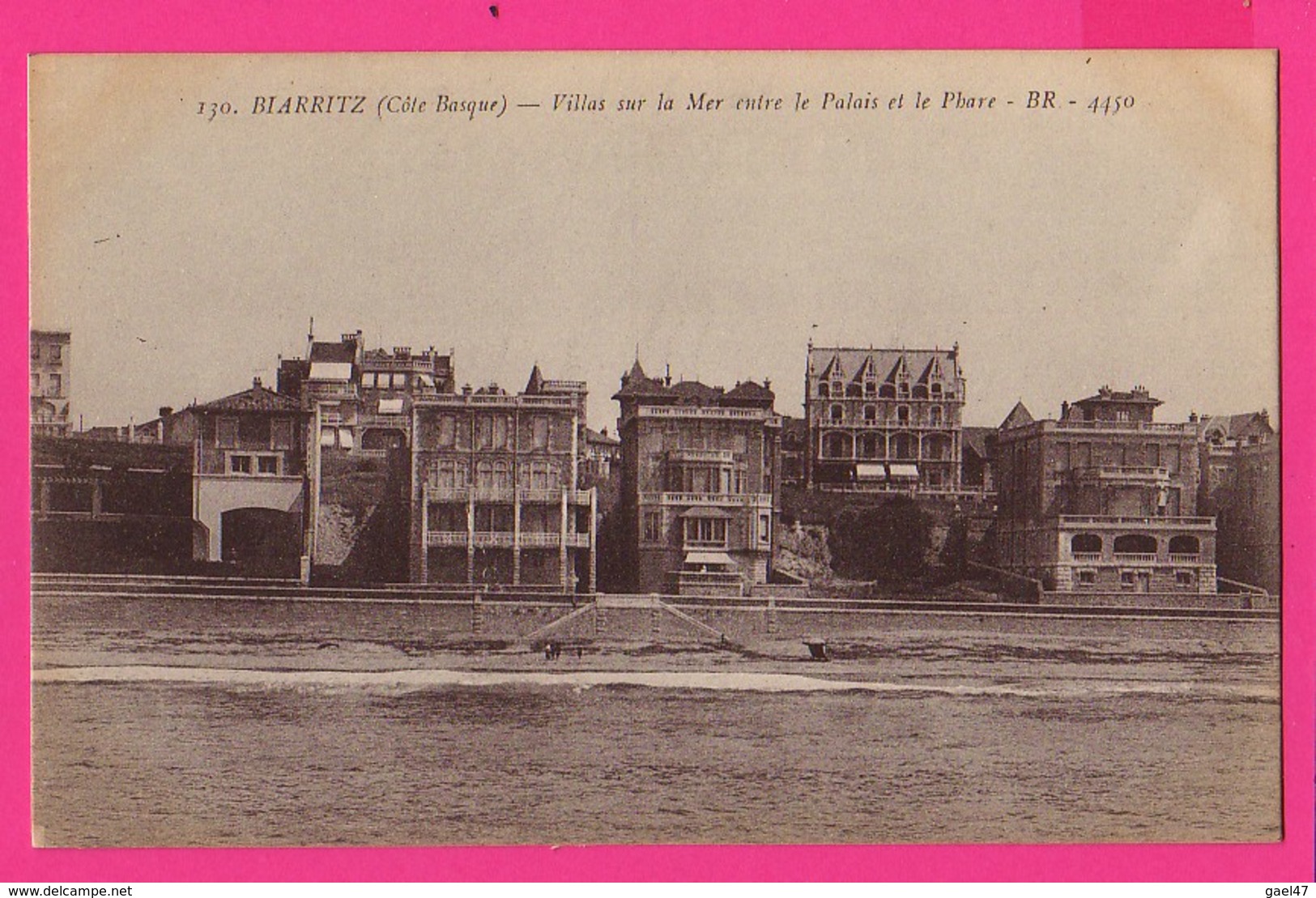 CPA (Réf: Z 2539) BIARRITZ (64 PYRÉNÉES ATLANTIQUES) Villas Sur La Mer Entre Le Palais Et Le Phare - Biarritz