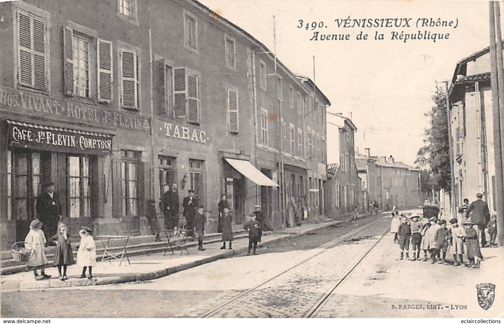 Vénissieux         69     Avenue De La République.   Restaurant Hôtel Flévin      ( Voir Scan) - Vénissieux