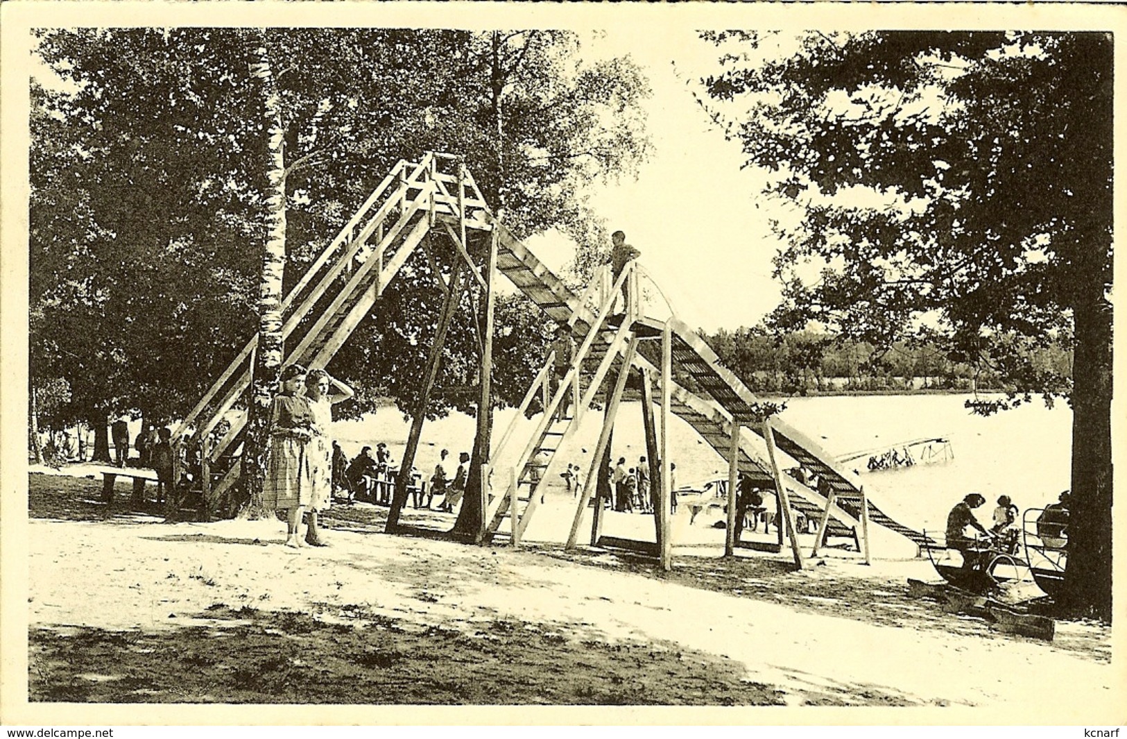 CP De FOSSES " Lac Et Plage De Bambois - La Plage Ensablée , Les Jeux Sous Les Grands Arbres " - Fosses-la-Ville