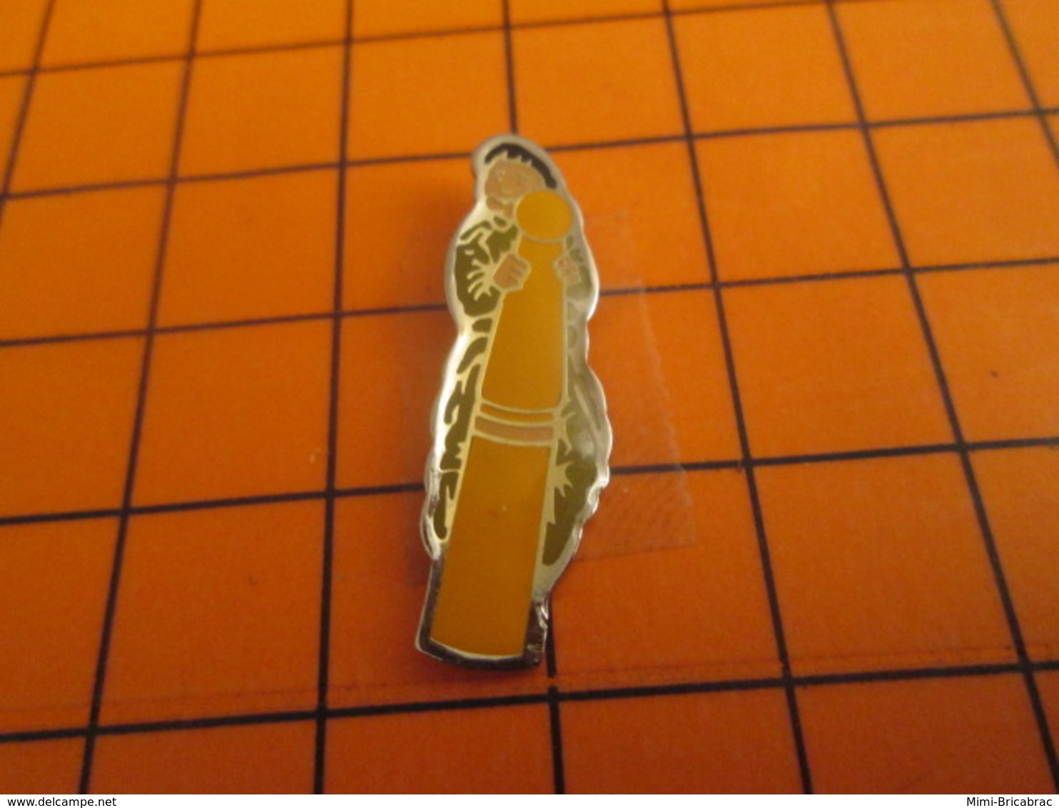 919 Pin's Pins : BEAU ET RARE : Thème MILITARIA / SERVICE MILITAIRE LA QUILLE Bordel !! - Militaria