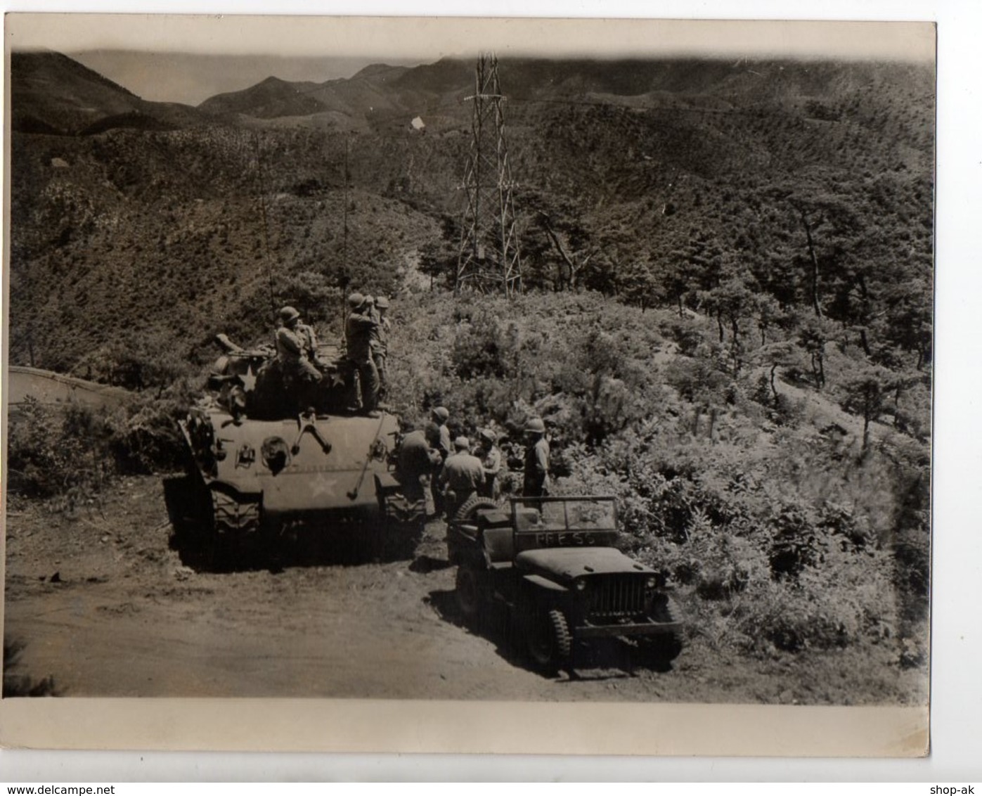 F6053/ Koreakrieg Panzer Jeep US-Truppen  Korrespondenten Berichten Foto Ca.1950 - Ohne Zuordnung