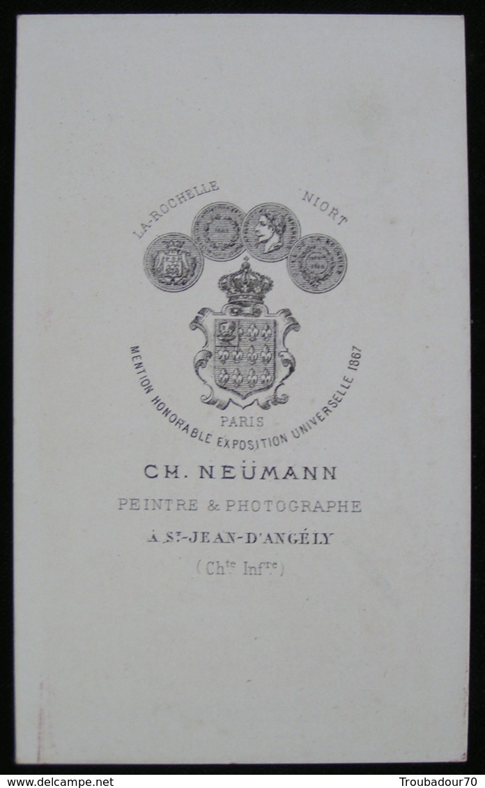 CDV - PHOTO ANCIENNE FIN XIXeme - PORTRAITS D'HOMME EN TENUE D'EPOQUE - STUDIO NEUMANN A ST JEAN D'ANGELY - Personas Anónimos