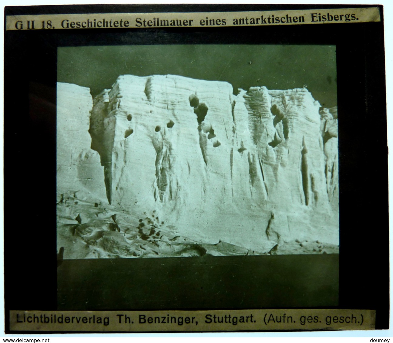 GESCHICHTETE STEILMAUER EINES ANTARKTISCHEN EISBERGS - Plaques De Verre