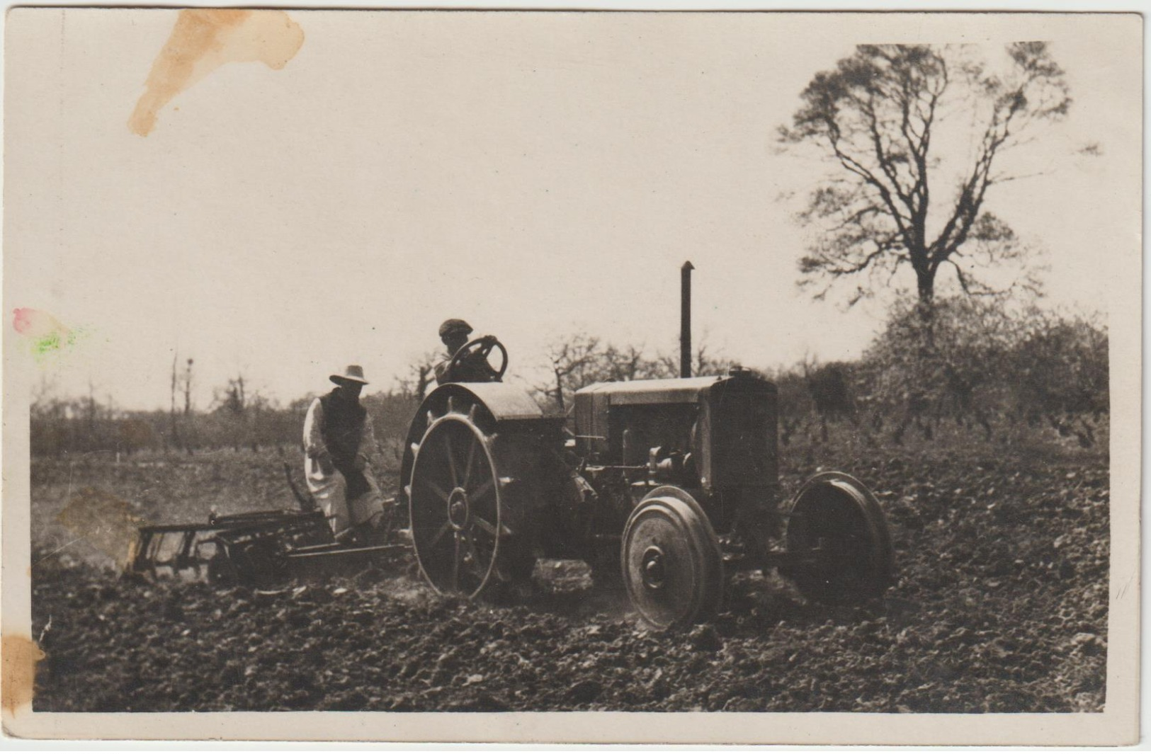 CPA   CARTE PHOTO TRACTREUR     BP - Tracteurs