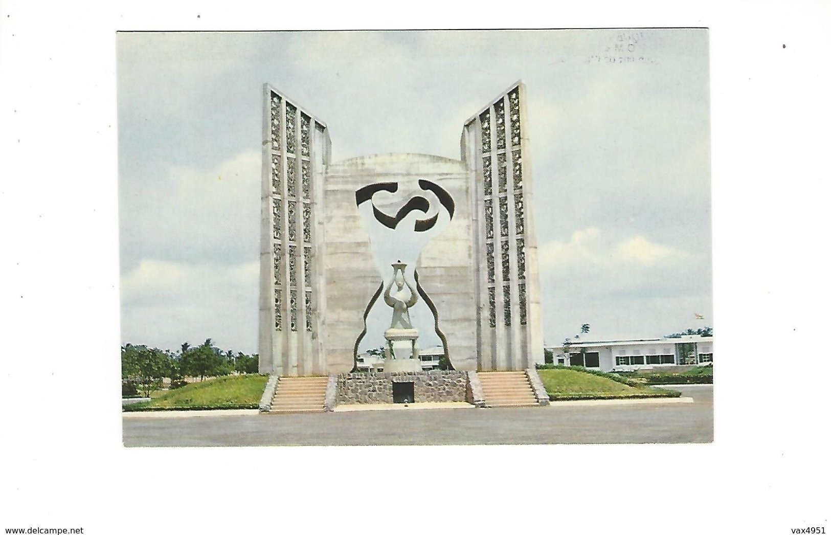 TOGO  LOME LE MONUMENT DE L INDEPENDANCE  **** A SAISIR **** - Togo