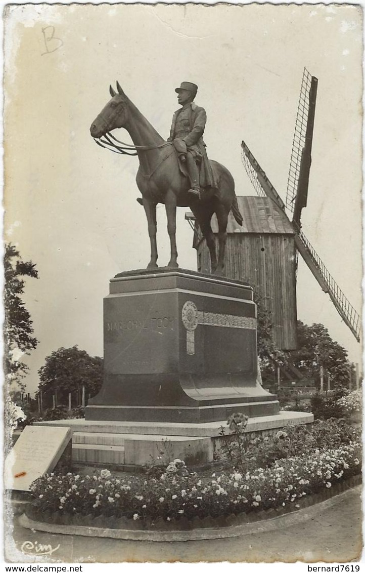 59  Mont-cassel  Statue Du Marechal Foch - Autres & Non Classés