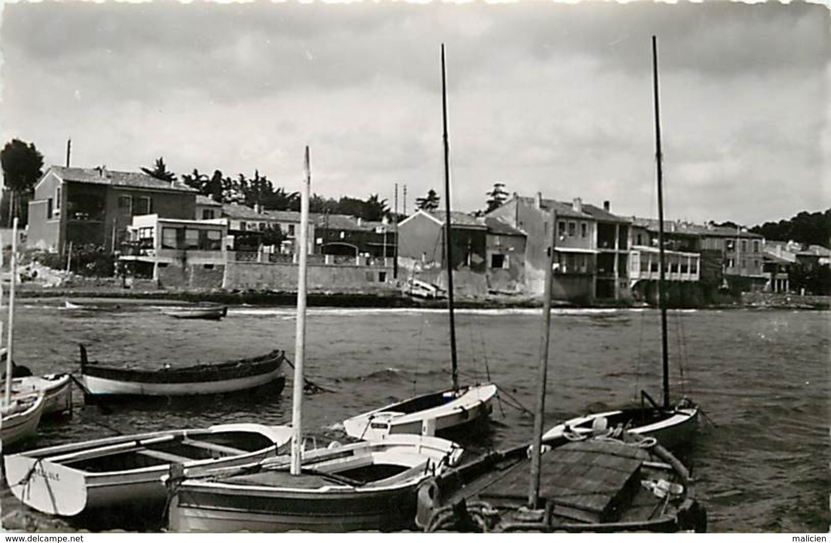 Dpts Div.-ref-AN344- Var - Les Lecques - Saint Cyr Sur Mer - St Cyr Sur Mer - Le Port - Batiments Donnant Sur Le Port - - Les Lecques