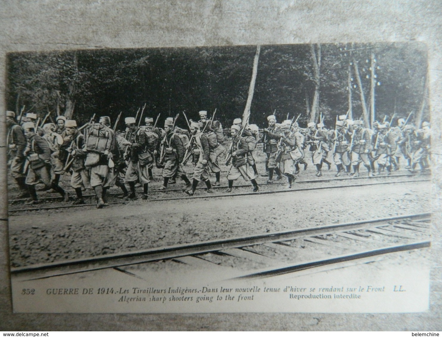 GUERRE DE 1914 -1918           LES TIRAILLEURS INDIGENES DANS LEUR NOUVELLE TENUE D' HIVER SE RENDANT SUR LE FRONT - Oorlog 1914-18