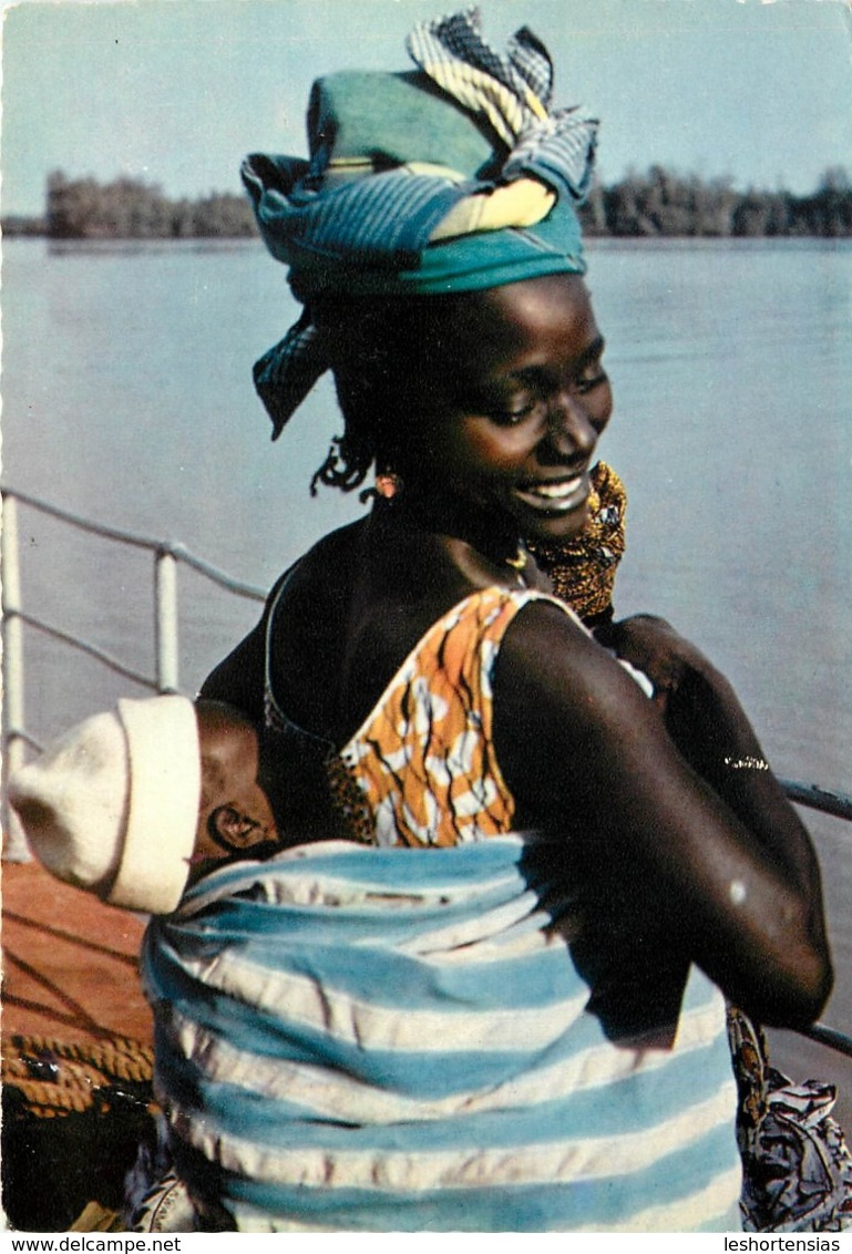 LES MANDINGUES GAMBIE FEMME NOIRE ET SON BEBE - Gambia