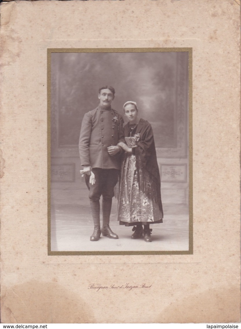 Photographie Brest Mariage Militaire Et Femme Habit Traditionnel Et Coiffe De Brest  Photo Bocoyran Brest ( Ref 191248) - Identifizierten Personen