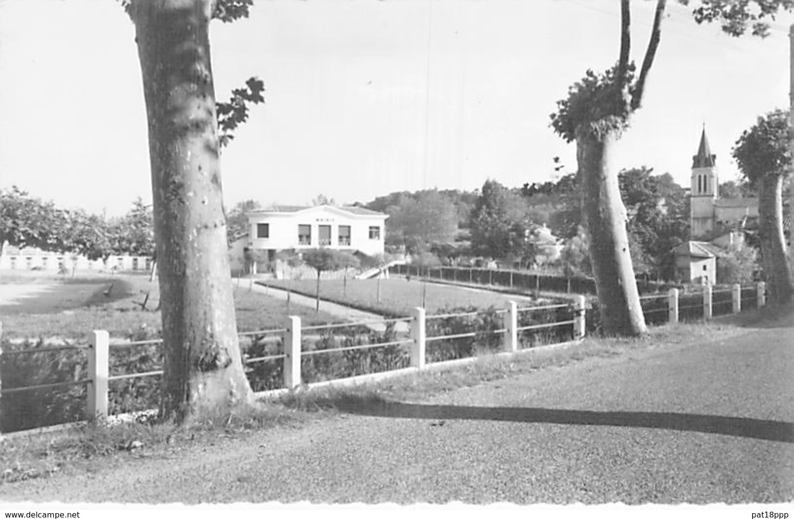 40 - EUGENIE Les BAINS Arènes Mairie Eglise - CPSM Village ( 450 Habitants) Dentelée Noir Blanc Format CPA 1960 - Landes - Other & Unclassified