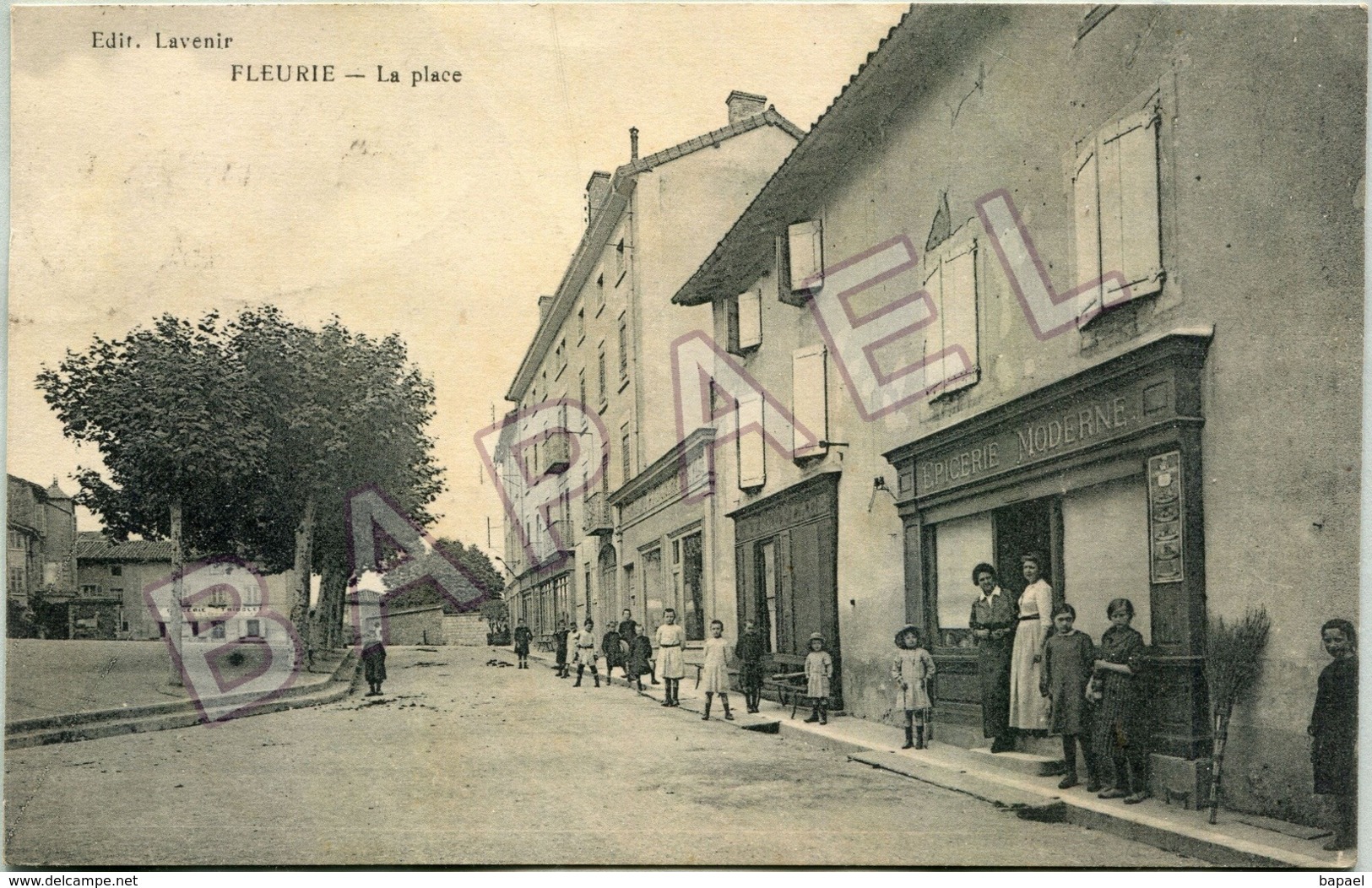 Fleurie (69) - La Place (Circulé En 1925) - Autres & Non Classés