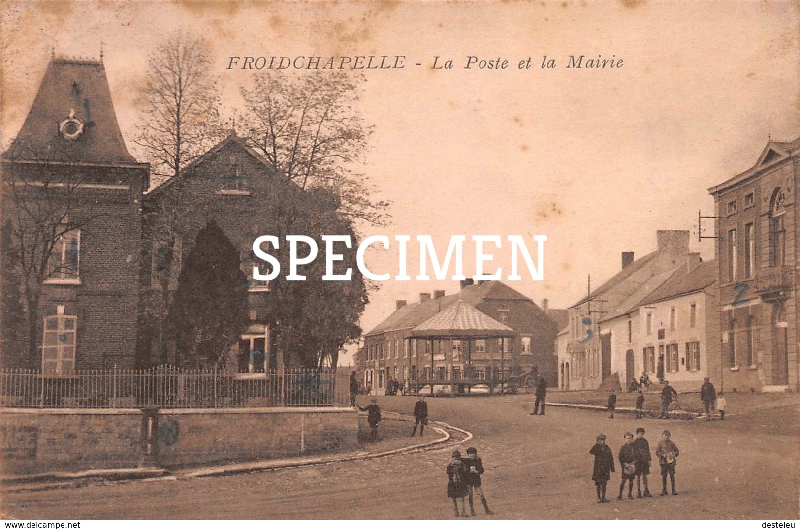 La Poste Et La Marie - Froidchapelle - Froidchapelle