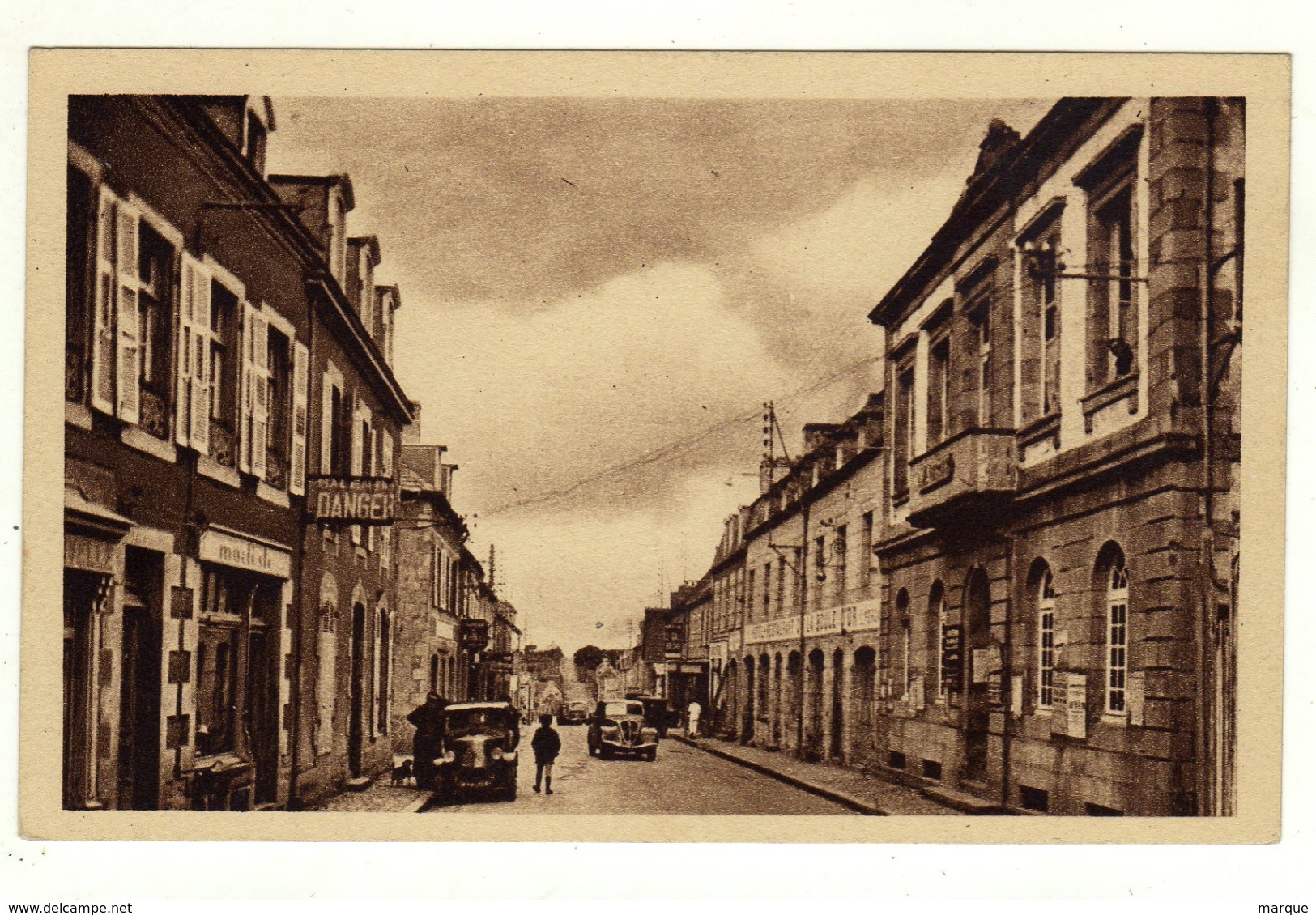 Cpa N° 1 LANDIVISIAU La Mairie Et La Rue De Brest - Landivisiau