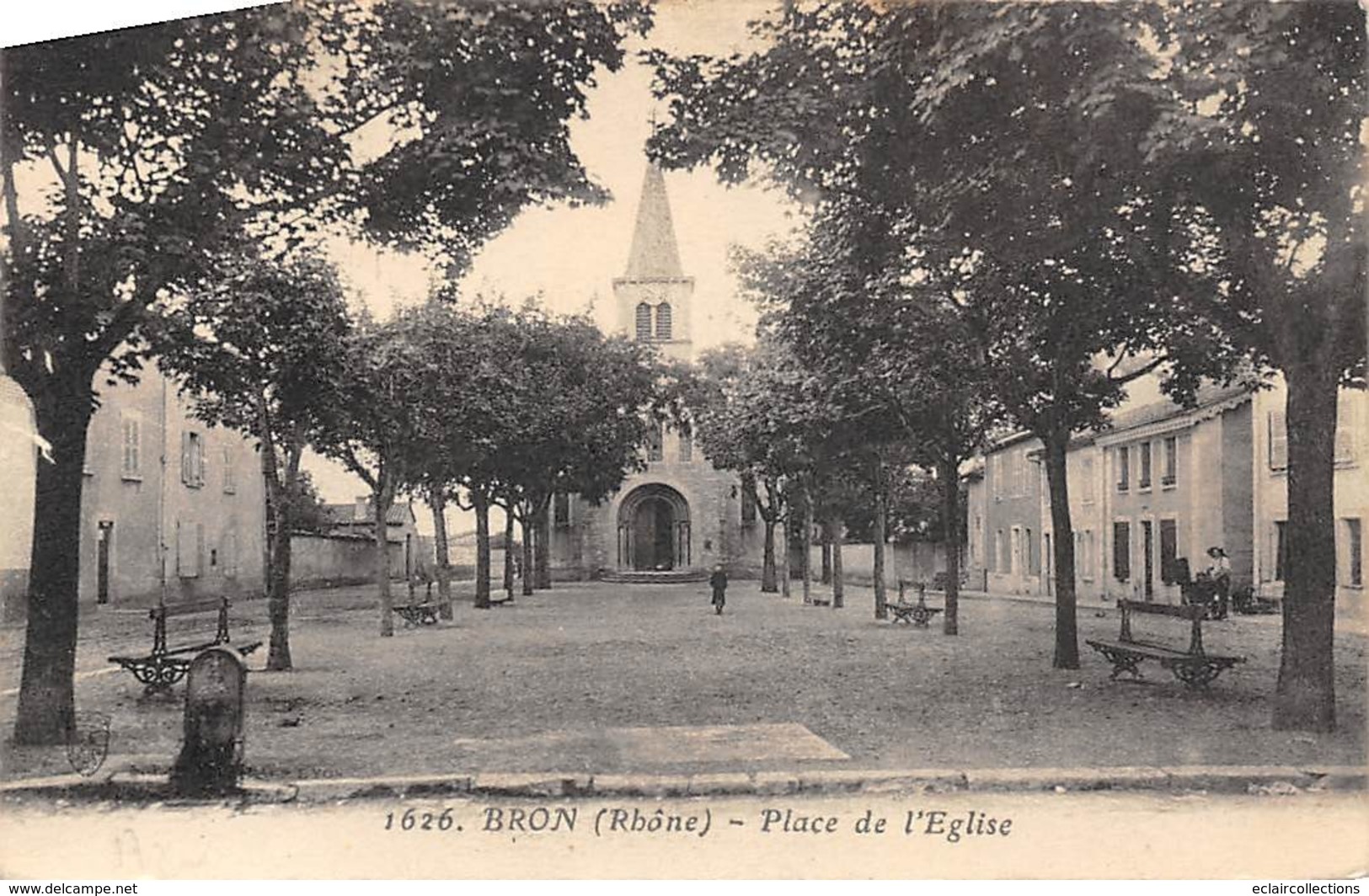 Bron          69       Place De L'Eglise               (voir Scan) - Bron