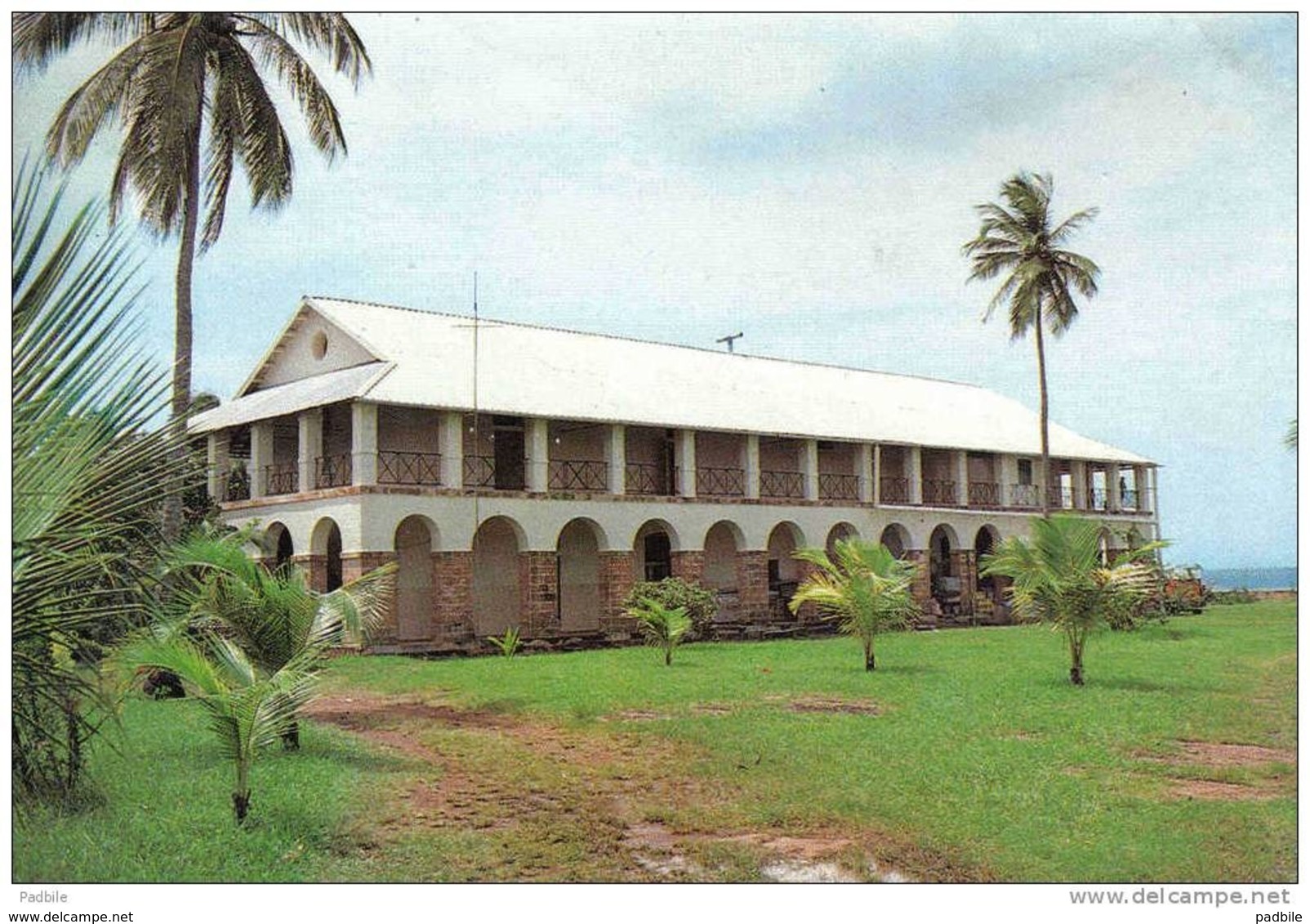 Carte Postale Guyane Îles Du Salut L'Auberge De L'île Royal Trés Beau Plan - Autres & Non Classés