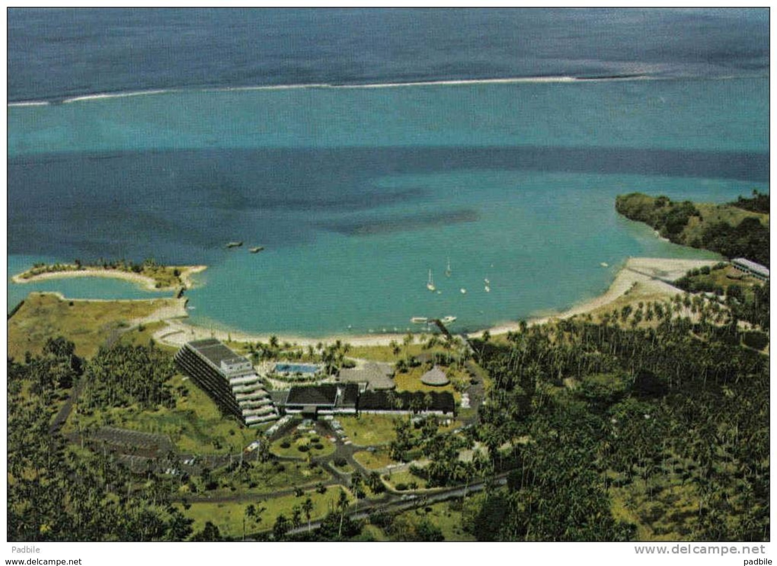 Carte Postale Tahiti  Et L'hotel Maeva Beach Vue D'avion  Trés Beau Plan - Tahiti