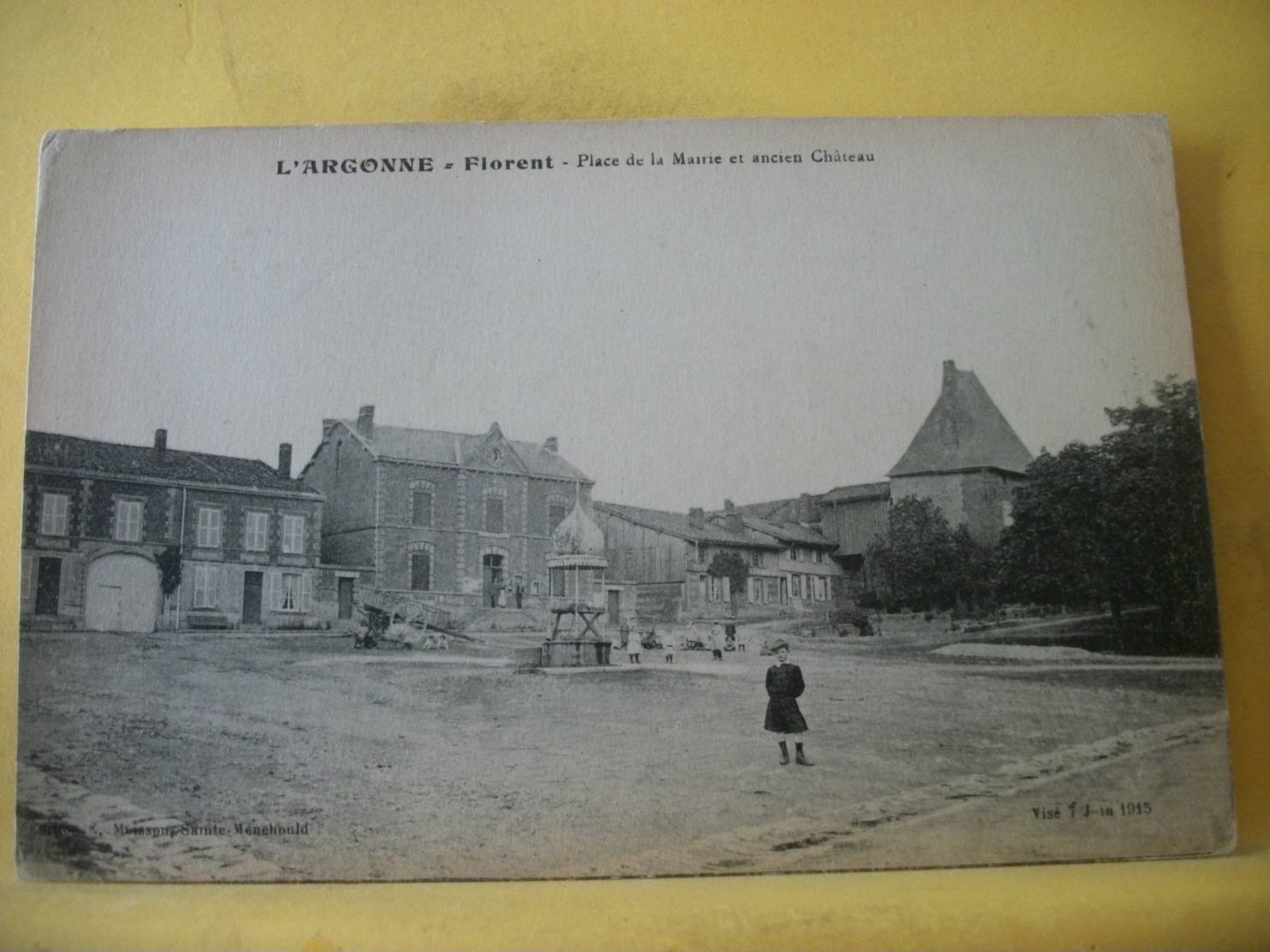 51 8114 CPA - 51 FLORENT. PLACE DE LA MAIRIE ET ANCIEN CHATEAU. EDIT. MOISSON N° 7 - ANIMATION - Andere & Zonder Classificatie