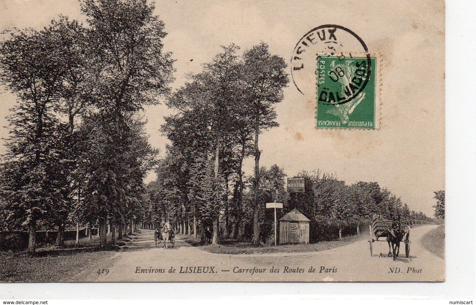 Lisieux Animée Carrefour Des Routes De Paris Attelages - Lisieux