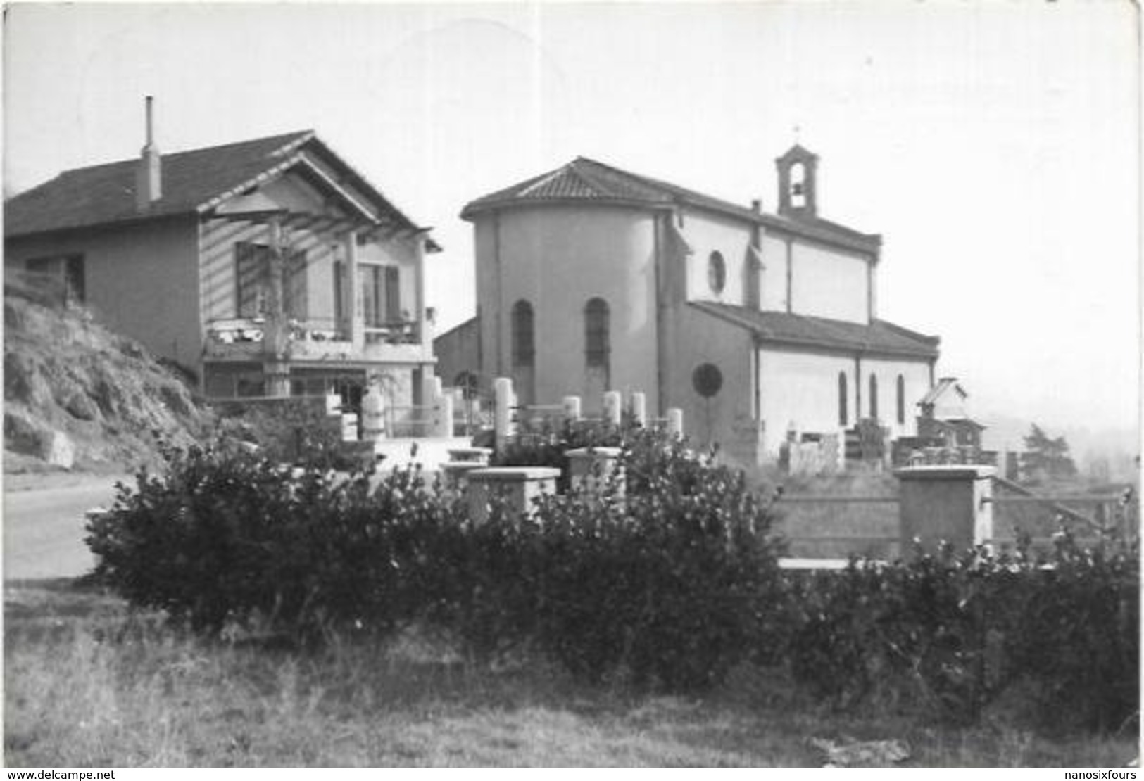 13. LA BOUILLADISSE.   VUE SUR L EGLISE - La Bouilladisse