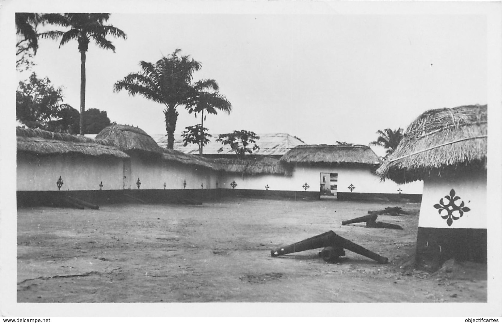 BENIN DAHOMEY Le Musée D'ABOMEY L'entrée Du Musée Actuel Et Les Canons Des Rois 12 (scan Recto-verso) KEVREN0618 - Benín