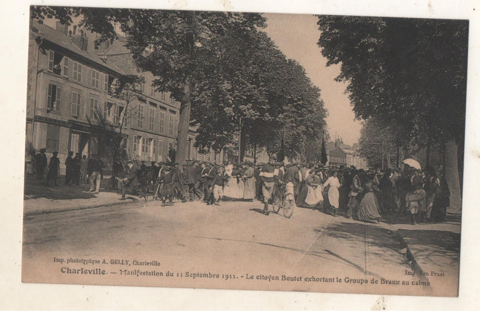 Charleville Manifestation Du 11 Septembre 1911 Contre La Cherté Des Vivres Les Manifestants Cours D Orleans - Charleville