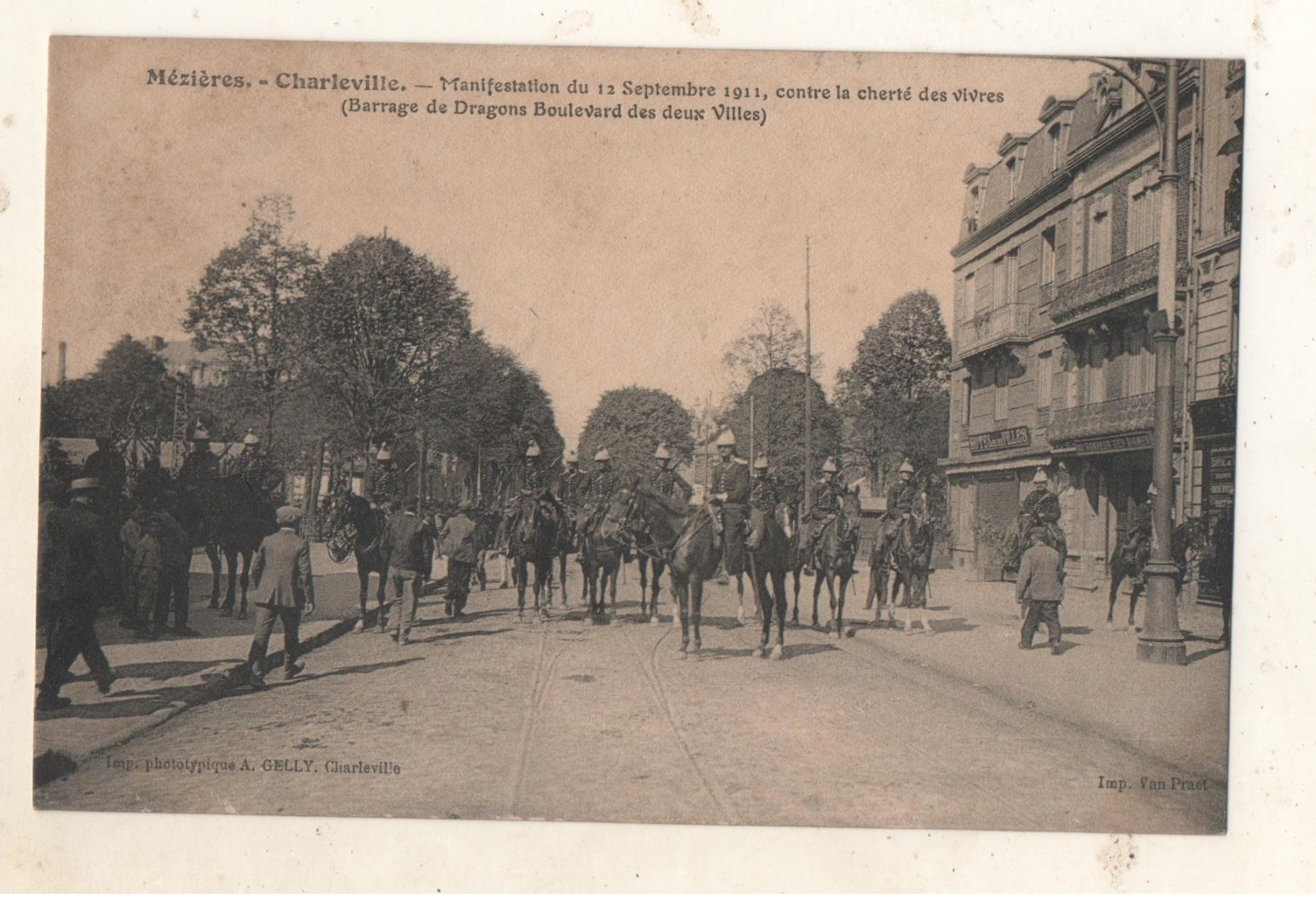Charleville Manifestation Du 11 Septembre 1911 Contre La Cherté Des Vivres ( Barrages De Dragons Boulevard Des 2 Villes - Charleville