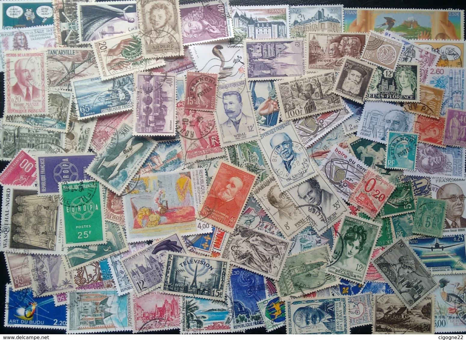 LOT DE 300 TIMBRES DE FRANCE OBLITÉRÉS - Collections