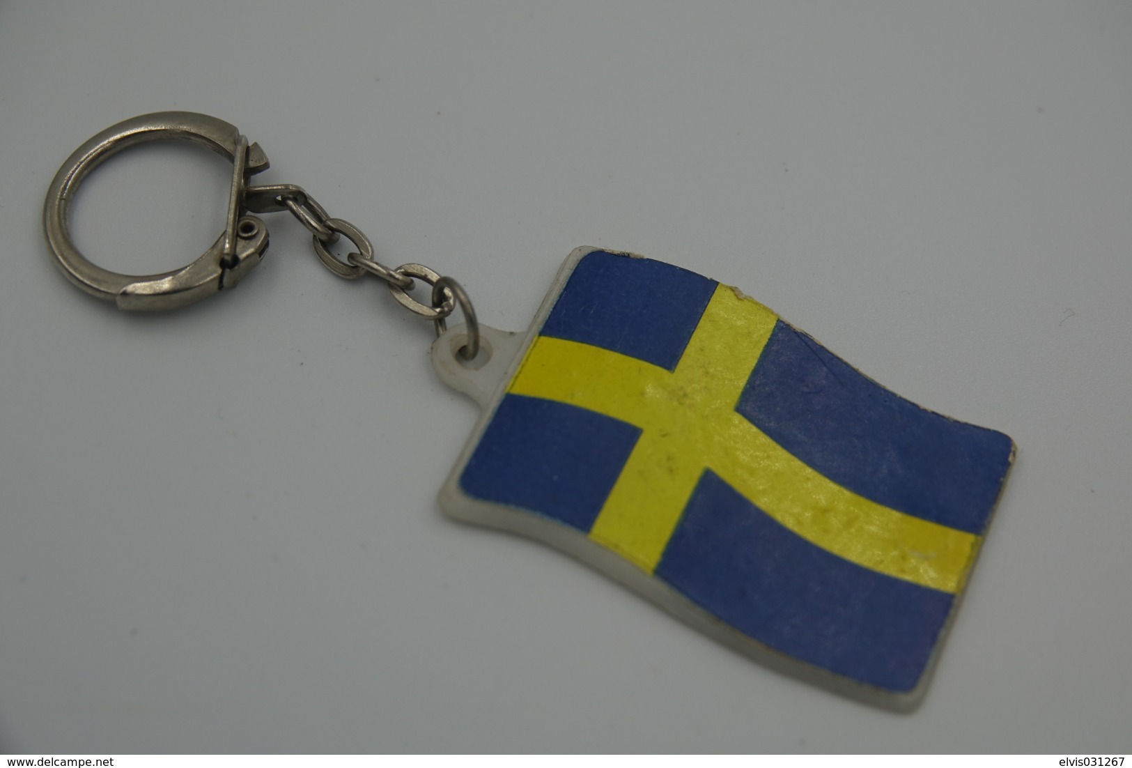 Vintage KEYCHAIN : SWEDEN FLAG SWEDISH -  RaRe - 1980's - Porte-cles - Porte-clefs