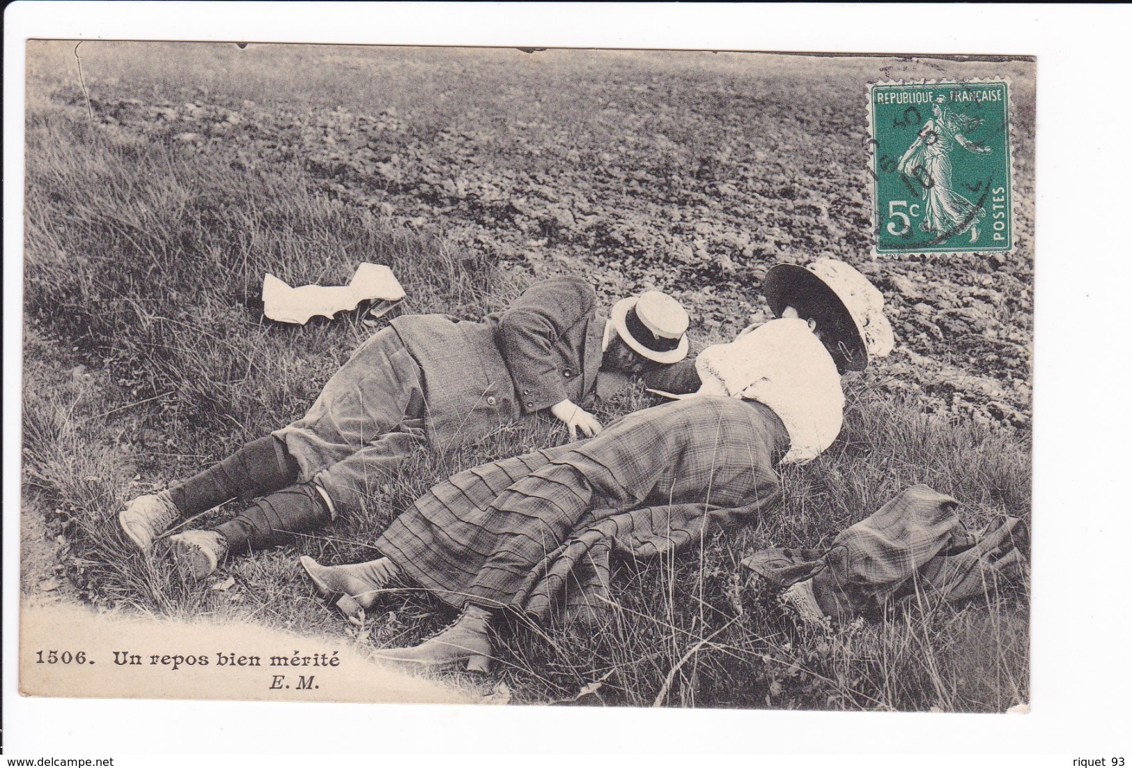 1506 - Un Repos Bien Mérité (couple Faisant La Sieste Au Bord Du Chemin) - Autres & Non Classés