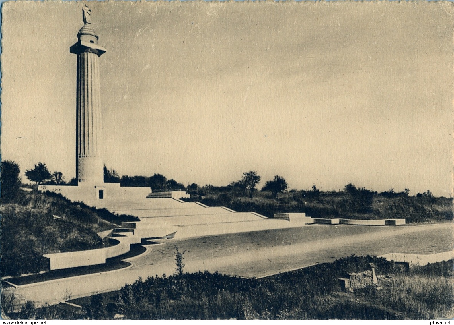 WWI , T.P. SIN CIRCULAR , VERDUN EDITIONS , MONTFAUCON EN ARGONNE , LE MONUMENT AMÉRICAIN - Guerra 1914-18