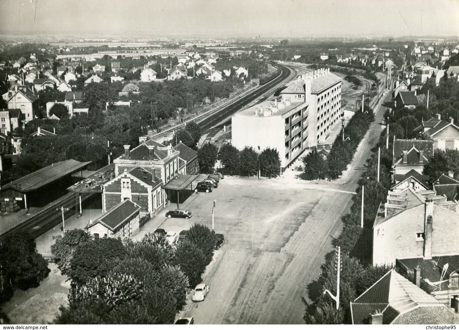 95 .20359 .herblay .la Gare .train .voitures .vue Aerienne .cpsm .15X10.5 . - Herblay