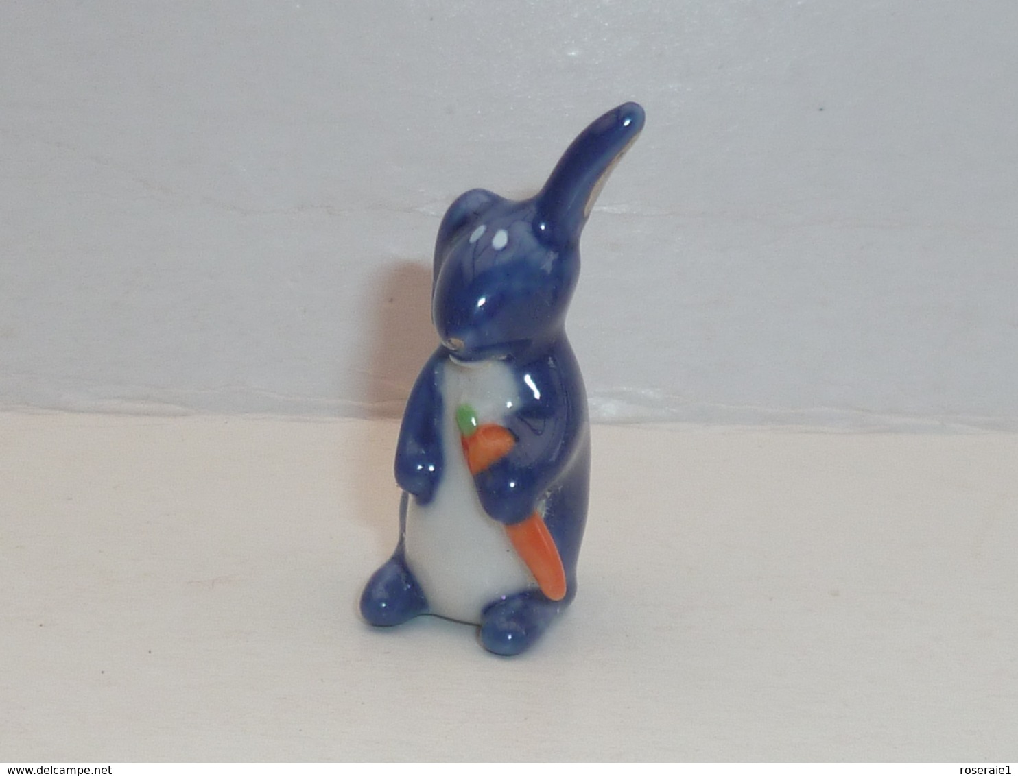 FEVE LAPIN BLEU A LA CAROTTE - Animals