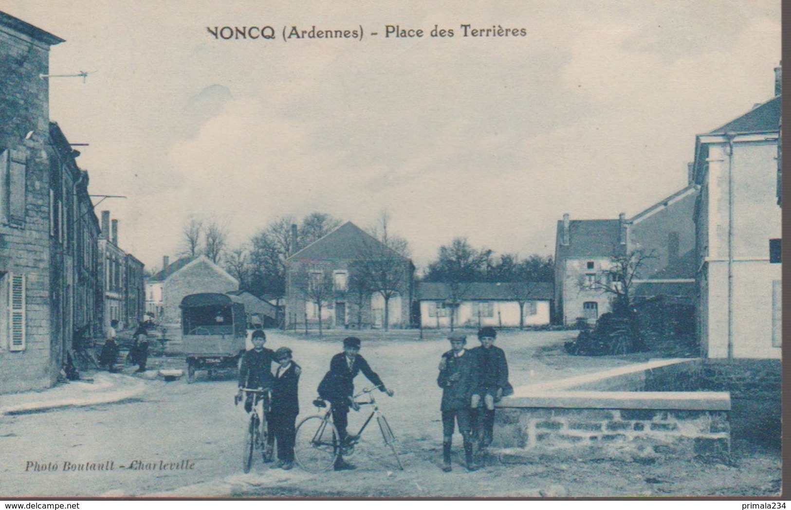 VONCQ - PLACE DES TERRIERES - Otros & Sin Clasificación