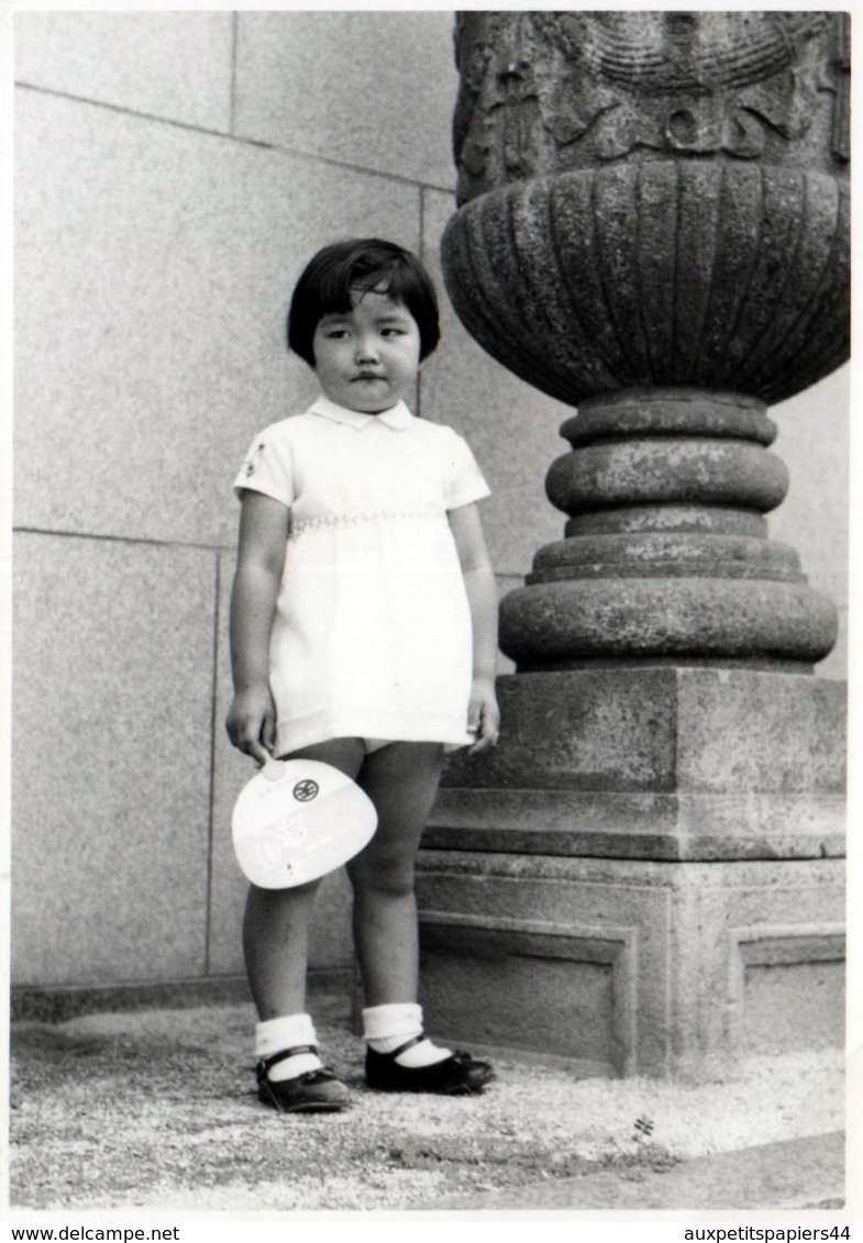 Photo Originale Asie & Japon 日本 - Fillette à L'éventail Vers 1970 - Anonyme Personen